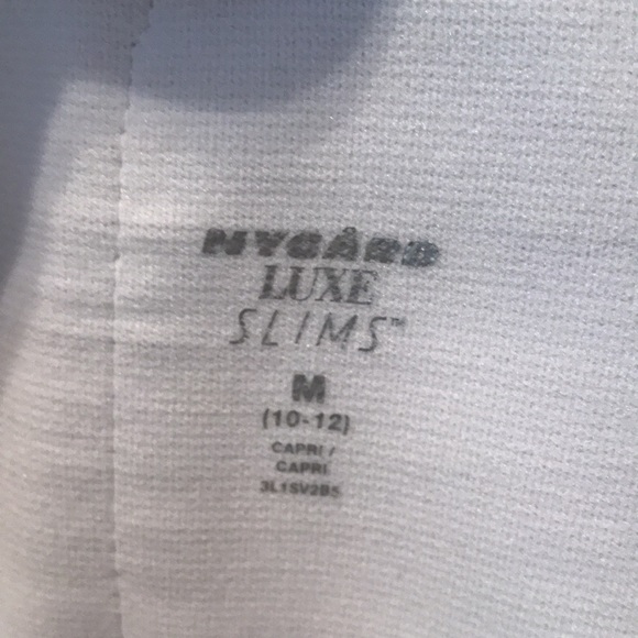 PETER NYGARD LUXE SLIMS. NWT. Size Medium 10/12. White Capris. - Picture 3 of 7